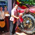 วันที่ ๒๒ พฤษภาคม ๒๕๕๗ ที่โรงเรียนบ้านวังโพน นายสมพงษ์ โรจน์ภัทรพงศ์ ผอ.สพป.มหาสารคาม เขต ๓ เป็นประธานในพิธีเปิดห้องสมุดเฉลิมพระเกียรติฯ โรงเรียนบ้านวังโพน ศูนย์พัฒนาคุณภาพการศึกษาวังยาวเขวาไร่ดอนกลาง ซึ่งคณะกรรมการสถานศึกษาขั้นพื้นฐานโรงเรียนบ้านวังโพน บ้านโนนพะยอม บ้านหนองสิม และบ้านโนนงาม พร้อมศิษย์เก่า คณะครู ผู้ปกครอง และชาวบ้าน ร่วมใจกันบริจาคทุนทรัพย์สร้างห้องสมุดโรงเรียน จำนวนเงินกว่าเก้าแสนบาท เพื่อส่งเสริมและปลูกฝังให้เด็กมีนิสัยรักการอ่าน ปูพื้นฐานด้านการศึกษา โดยไม่ใช้งบประมาณของทางราชการแต่อย่างใด   ….อ่านข่าวทั้งหมดคลิ๊ก….