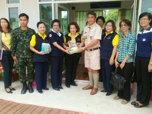 9 วัชรินทร์มอบของ_2
