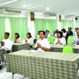 วันพุธที่ 7 กันยายน 2559 เวลา 08.30 น. ที่ห้องประชุมโกสัมพี  ข้าราชการและบุคลากรในสำนักงานเขตพื้นที่การศึกษาประถมศึกษามหาสารคาม เขต 3  นำโดย นายสมพงษ์ โรจน์ภัทรพงศ์ ผู้อำนวยการสำนักงานเขตพื้นที่การศึกษา ได้ร่วมกันทำบุญบริจาคปัจจัยถวายพระสงฆ์เนื่องในกิจกรรมสำนักงานวิถีพุทธ  ซึ่งได้ปฏิบัติเป็นประจำทุกเดือน มีการสวดมนต์ ทำวัตร ปฏิบัติบูชา แผ่เมตตา และอุทิศส่วนกุศลให้แก่สรรพสัตว์และเจ้ากรรมนายเวรทั้งปวง  เป็นการปลูกฝังคุณธรรมจริยธรรมให้เกิดขึ้นภายในตนและองค์กร โดยมีพระครูอนุกูล สังฆกิจ เจ้าอาวาใสวัดใต้โกสุม อ.โกสุมพิสัย จ.มหาสารคาม เป็นประธานบรรยายธรรมในหัวข้อ สมาธิก่อให้เกิดสุข […]
